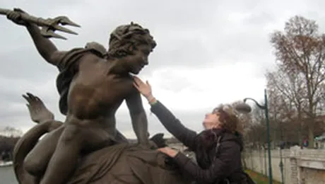 Update: Apropo, va trimitem la Paris!