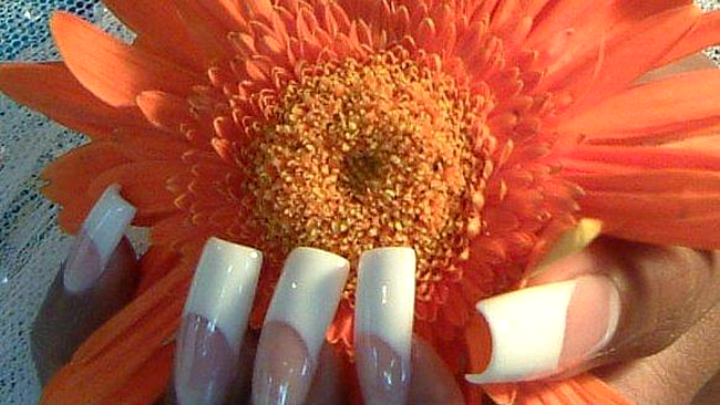 Model de unghii false