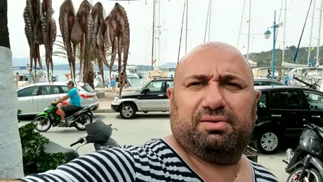 Ce mănâncă chef Cătălin Scărlătescu în vacanţă? – FOTO