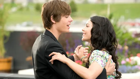 Zac Effron îi dă iubitei bacşiş pentru scenele de striptease