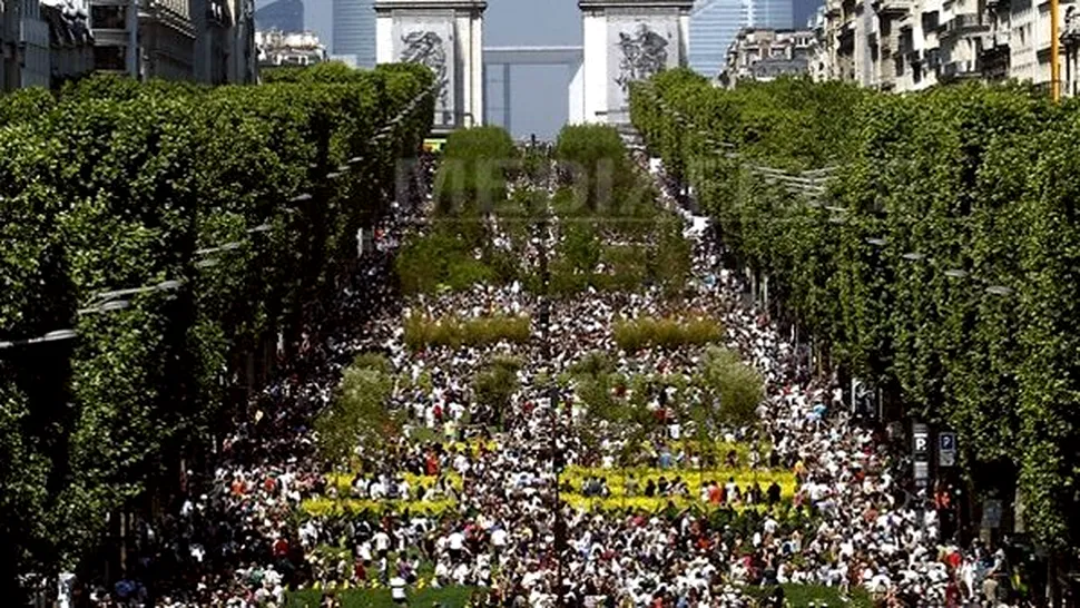 Paris: Cersetoria, interzisa pe Champs-Elisees