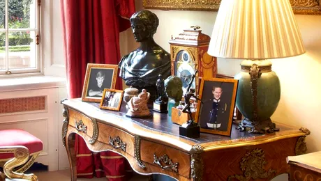 Detaliul dintr-o fotografie din casa Prințului Charles a creat controverse: „Rușine”