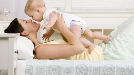 Indemnizația de creștere a copilului crește la 85% din venitul net, de la 1 octombrie 2012