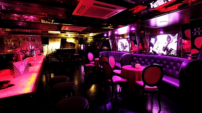 barul in care a petrecut Marlon King