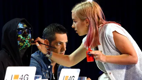 ARTĂ: Misteriosul Carla’s Dreams are câte un machiaj diferit pentru fiecare zi de filmare la „X Factor” – FOTO