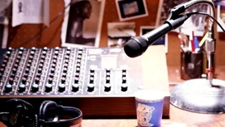 Ieri, la posturile de radio din Atena s-a auzit… linistea