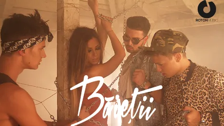 Băieţii sunt „în lanţuri”!