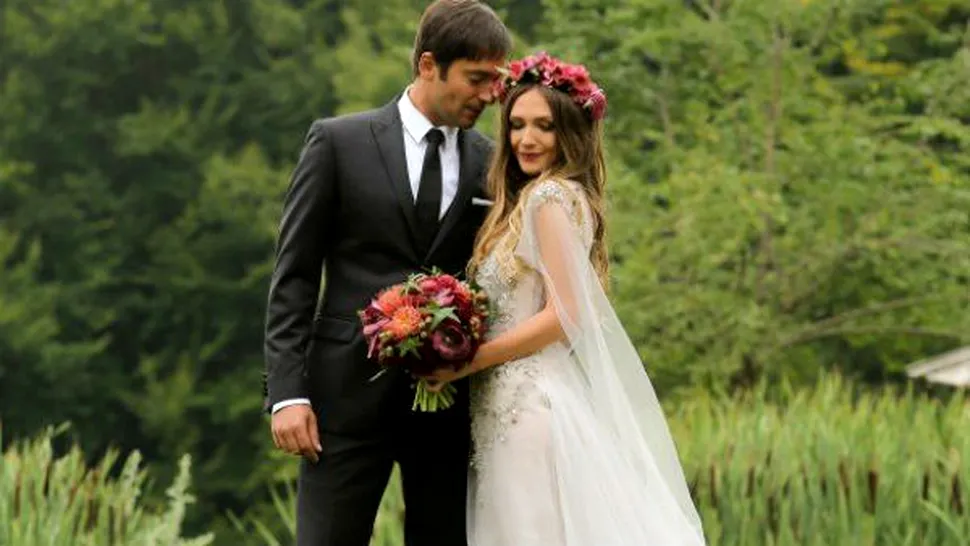 
Adela Popescu şi Radu Vâlcan s-au căsătorit! Ce s-a întâmplat la nuntă
