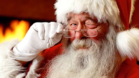 Ce ascunde Moș Crăciun sub haine (Video)