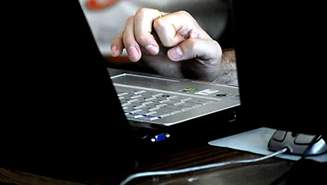 Regele care-și conduce supușii din Africa prin Skype