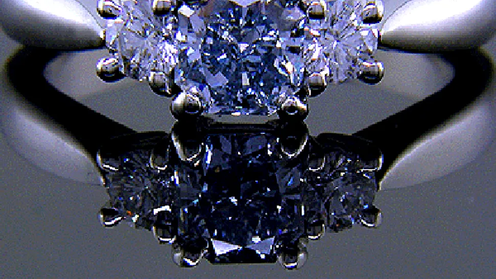 Inel cu diamant de 250.000 de euro, furat la Paris