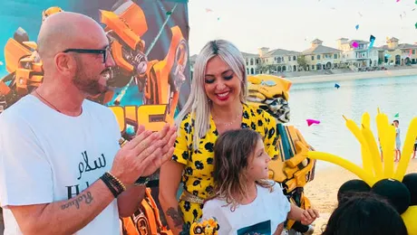 Ce petrecere i-a pregătit Raluca Zenga băieţelului său! Toţi invitaţii s-au îmbrăcat în galben! – Foto