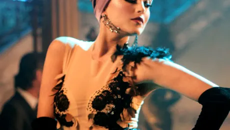 Elena Gheorghe, mai slaba cu 4 kg pentru clipul „Midnight Sun”! (poze)