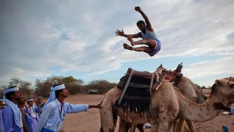 Săritura de pe cămilă, un sport de deșert
