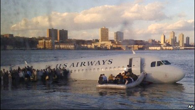 Aterizare fortata pe raul Hudson, New York