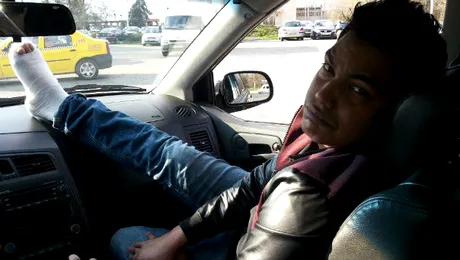 După un meci de fotbal cu prietenii, Alejandro a ajuns la spital cu entorsă la glezna dreaptă