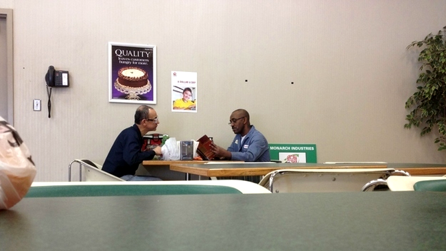 lectură în pauza de prânz