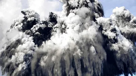 Un vulcan a erupt in Pacific (POZE)