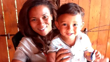 Nadine, cu băieţelul la munte