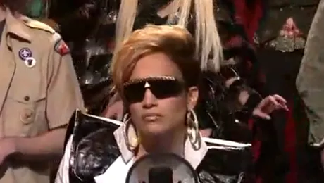 Jennifer Lopez o parodiaza pe Rihanna in piesa „We are the World” (Video)