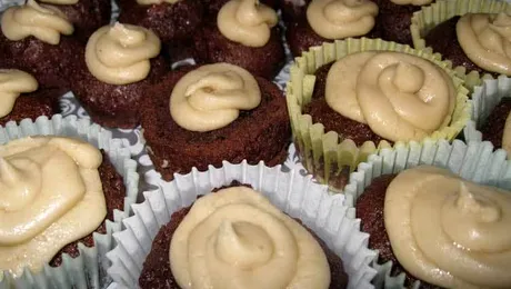 Femeia care nu poate trăi fără maioneză! O folosește la orice (Video)