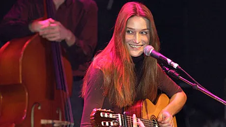 Carla Bruni si-a lansat site-ul oficial… gata blocat!