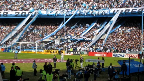 Suporterii au cerut echipei Racing Club să piardă un meci