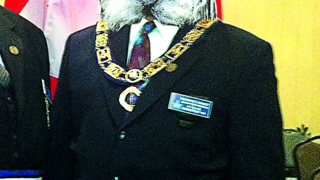 Sebastian Ichim, un lacatus-mecanic din Husi, s-a facut mason prin somn!