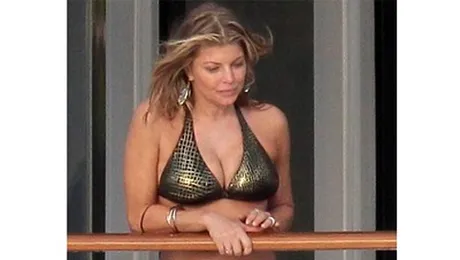 Fergie isi etaleaza formele pe iahtul lui P.Diddy