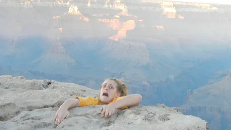 Cu o fotografie la Marele Canion, o tânără și-a speriat de moarte mama grijulie