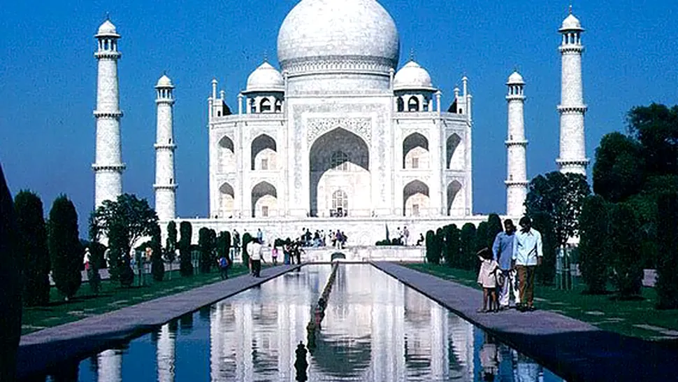 Monumentul indian Taj Mahal, in pericol de prabusire!