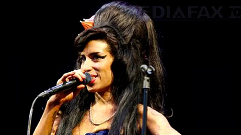 Amy Winehouse canta la Festivalul Sziget de la Budapesta