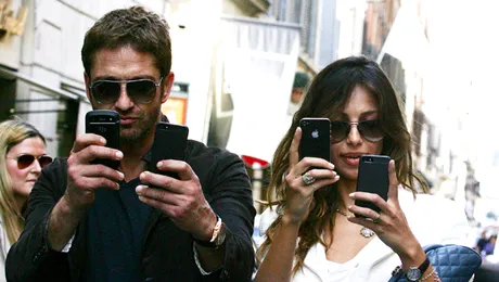 Gerard Butler și Mădălina Ghenea, plimbare romantică în Roma (Poze)