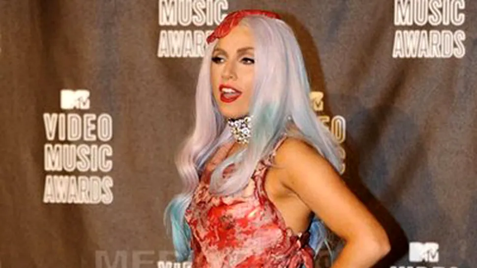 Cel mai cautat costum de Halloween: Rochia din carne cruda a lui Lady Gaga!