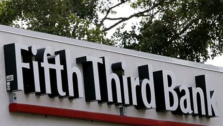 A jefuit o bancă amenințând cu două cutii cu sos pentru spaghete!