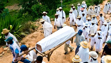 Un african a „înviat” la propria înmormântare