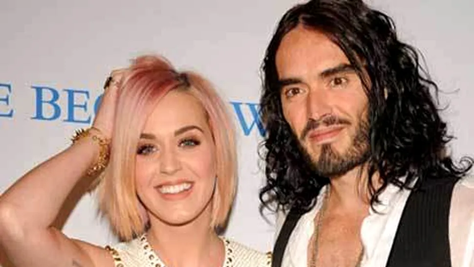 Katy Perry si-a schimbat look-ul: este blonda cu suvite roz!