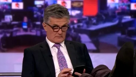 Un prezentator BBC s-a relaxat mai mult decât trebuia în timpul unei emisiuni