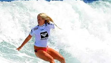 Fara un brat, dupa ce a fost atacata de rechini! (Sport.ro)