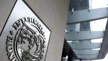 Grecia trebuie să dea afară un sfert dintre bugetari