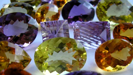 Targ cu podoabe si cristale, de Sfantul Valentin