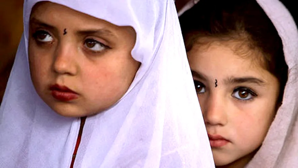 O fetita de opt ani, folosita de teroristi intr-un atentat cu bomba in Afganistan