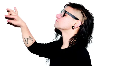 Skrillex vă invită în culise într-un documentar de senzaţie