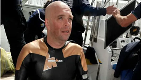 Un francez cu mainile si picioarele amputate a traversat inot Canalul Manecii