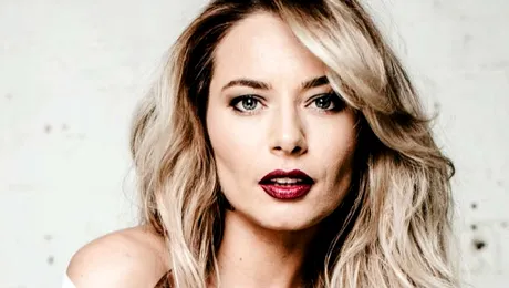 Laura Cosoi, despre relaţia cu soţul ei:”Mă răsfaţă, e potrivit pentru mine”