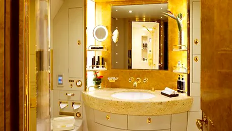 De acum, poți să faci duș în timp ce zbori cu avionul