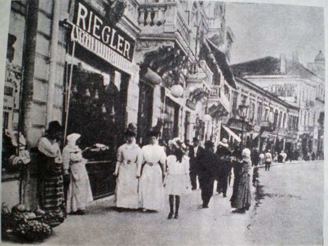 Strada Lipscani, in anul 1900