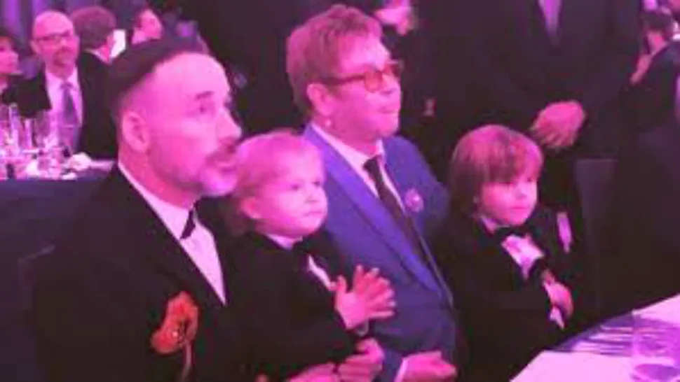 
Elton John  are o avere de 200 milioane de lire sterline, dar nu o lasă copiilor săi! 
