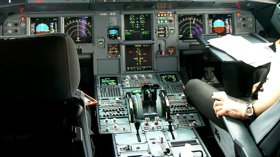 Un barbat a condus avioane comerciale timp de 13 ani, fara licenta de pilot