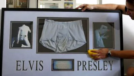 Chiloți murdari ai lui Elvis Presley, scoși la licitație